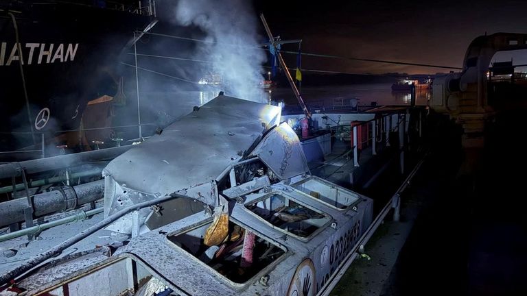 Ukrainian President Volodymyr Zelenskyy set to meet US President Donald Trump to discuss Ukraine's territory and security guarantees, amidst escalating tensions with Russia