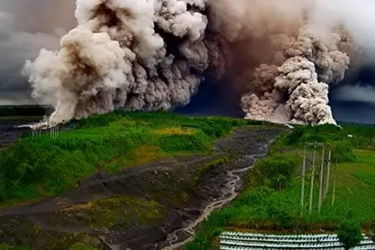 Indonesian Mount Serumu Erupts on Wednesday 19th November 2025.